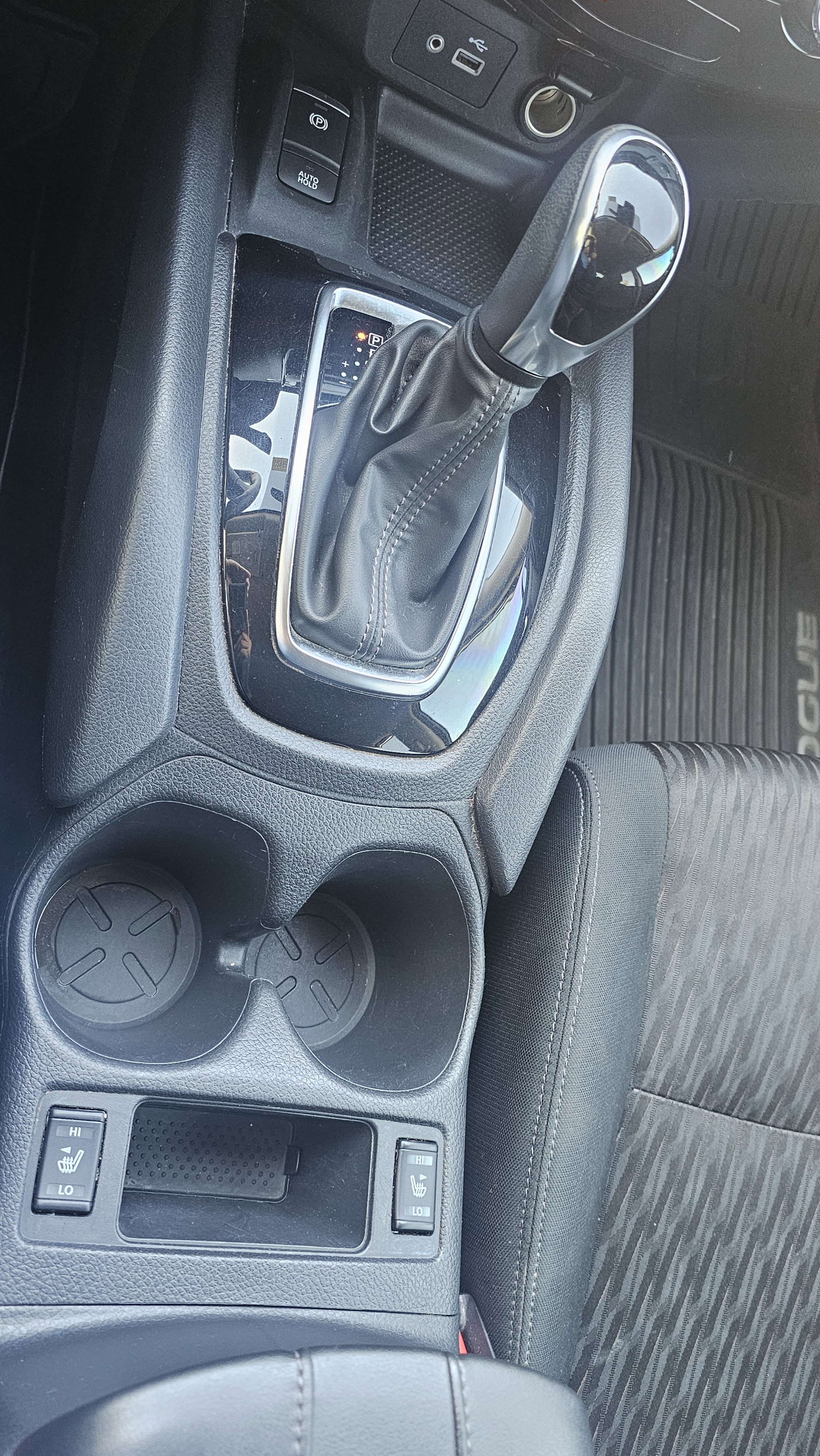 Used 2020 Nissan Rogue SV w/ Premium Package image 19