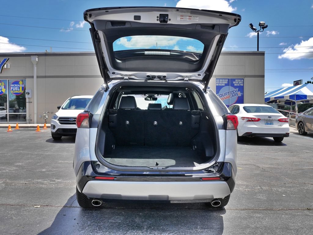 Used 2022 Toyota RAV4 XSE AWD/4WD image 16