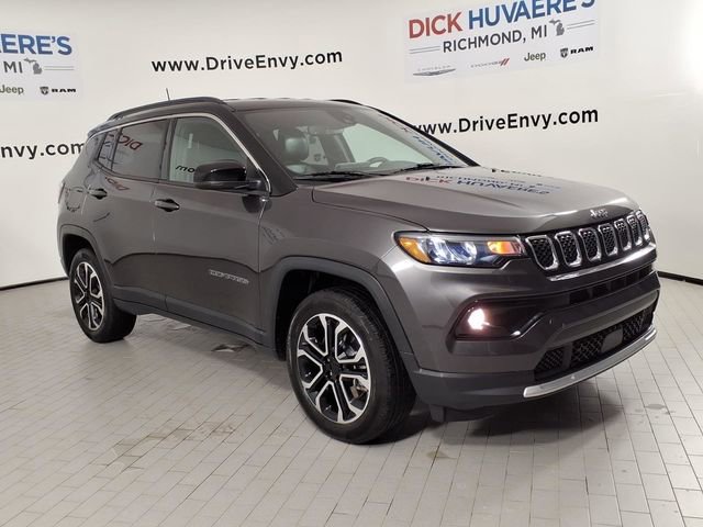 Used 2024 Jeep Compass Limited image 3