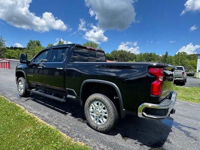Used 2024 Chevrolet Silverado 2500 LTZ w/ LTZ Plus Package AWD/4WD image 4