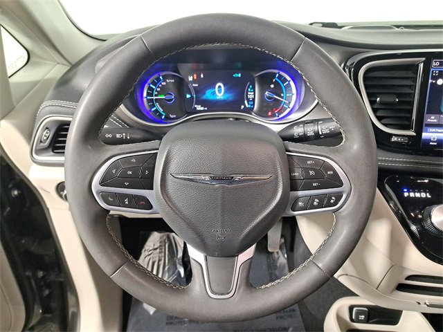 Used 2023 Chrysler Pacifica Touring-L image 25