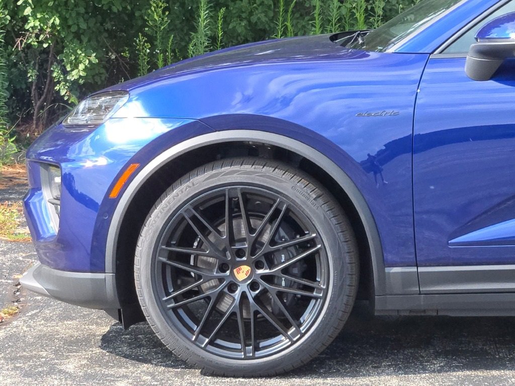 New 2025 Porsche Macan 4 Electric image 11