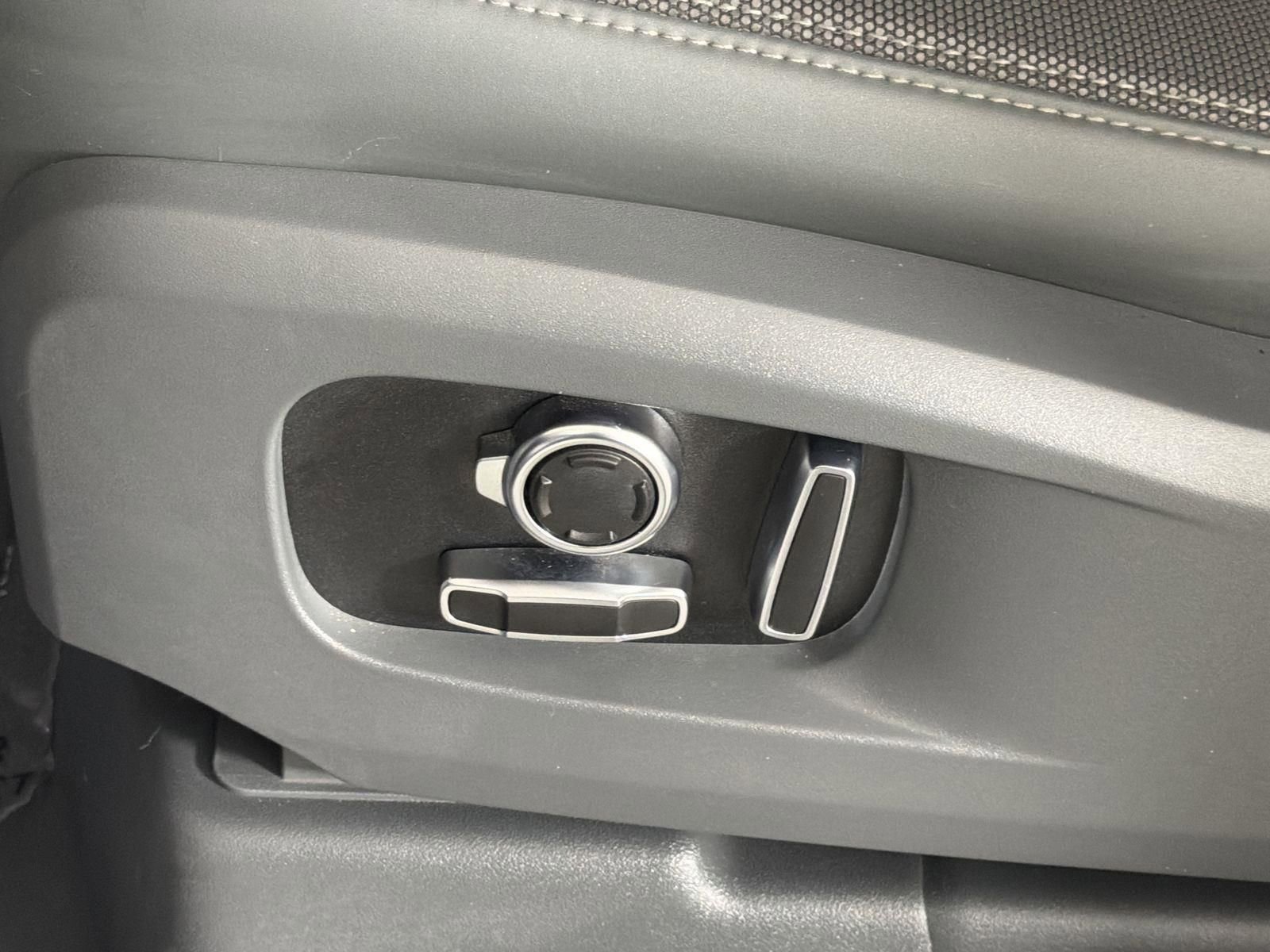 Certified 2023 Land Rover Defender 130 X image 24