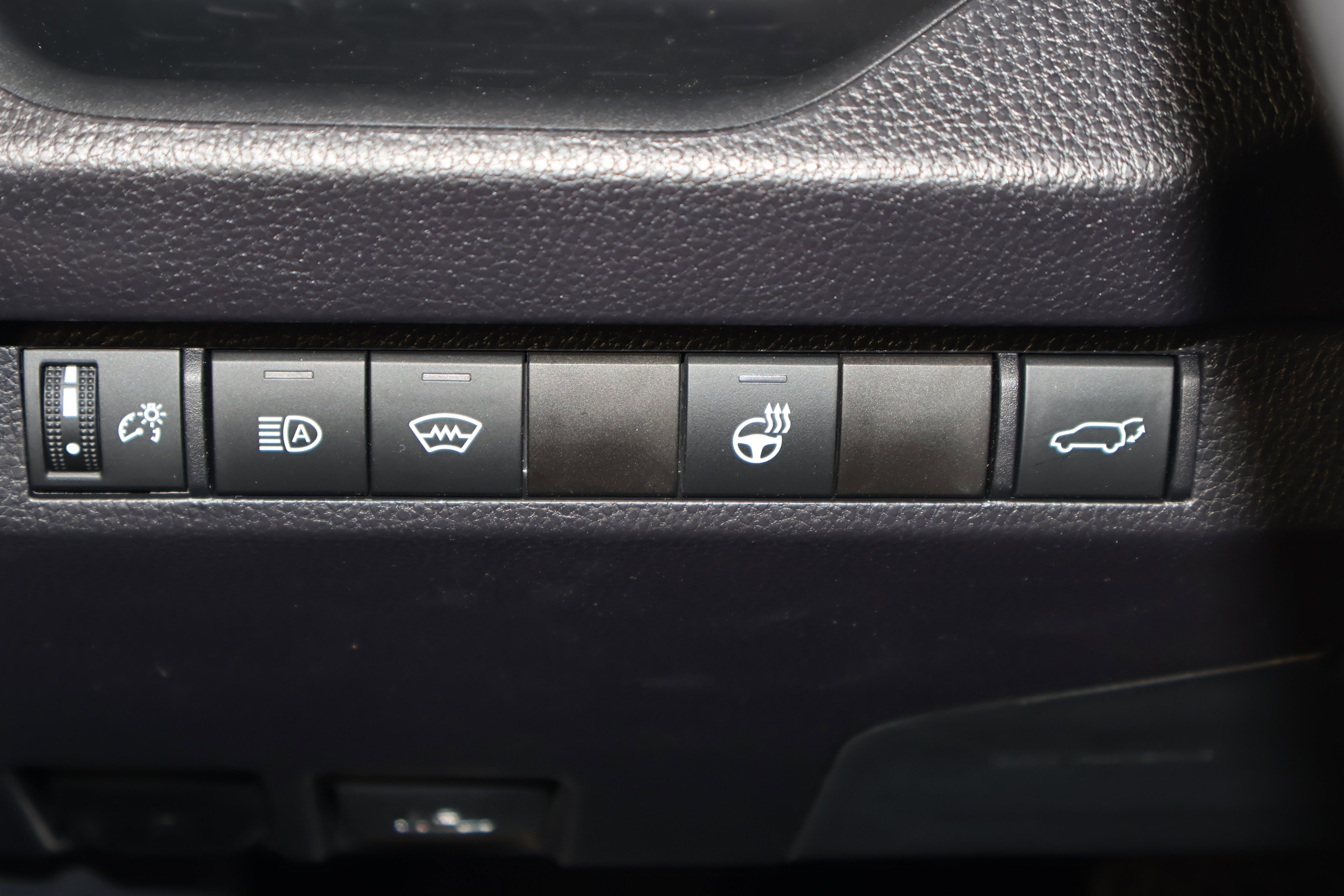 Used 2025 Toyota RAV4 XLE w/ Convenience Package image 37