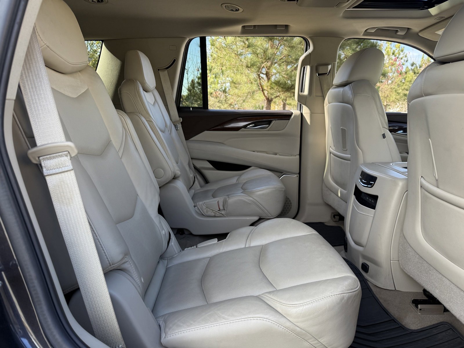 Used 2017 Cadillac Escalade Premium Luxury image 39