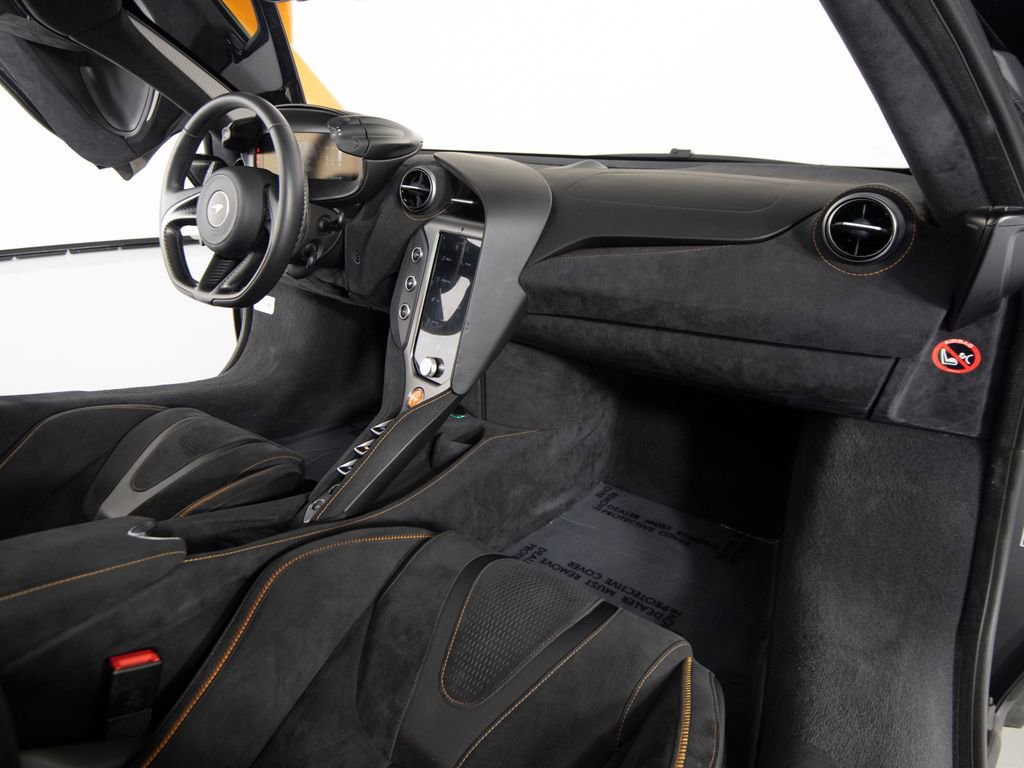 Used 2025 McLaren 750S image 26