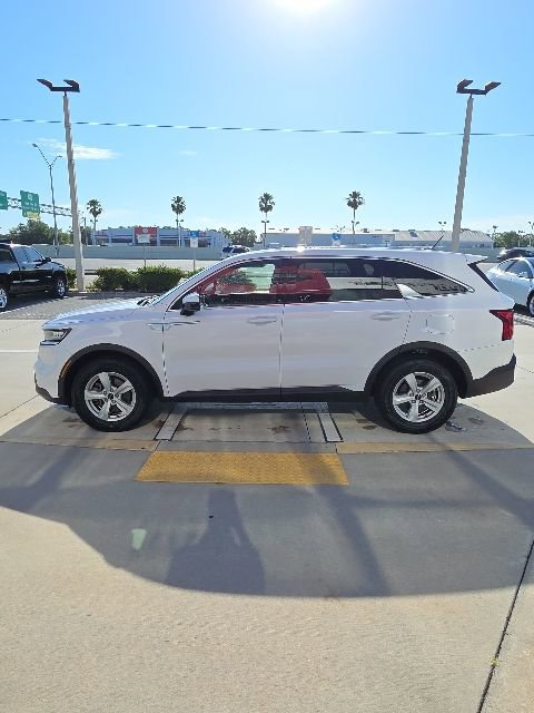 Used 2023 Kia Sorento LX FWD image 7