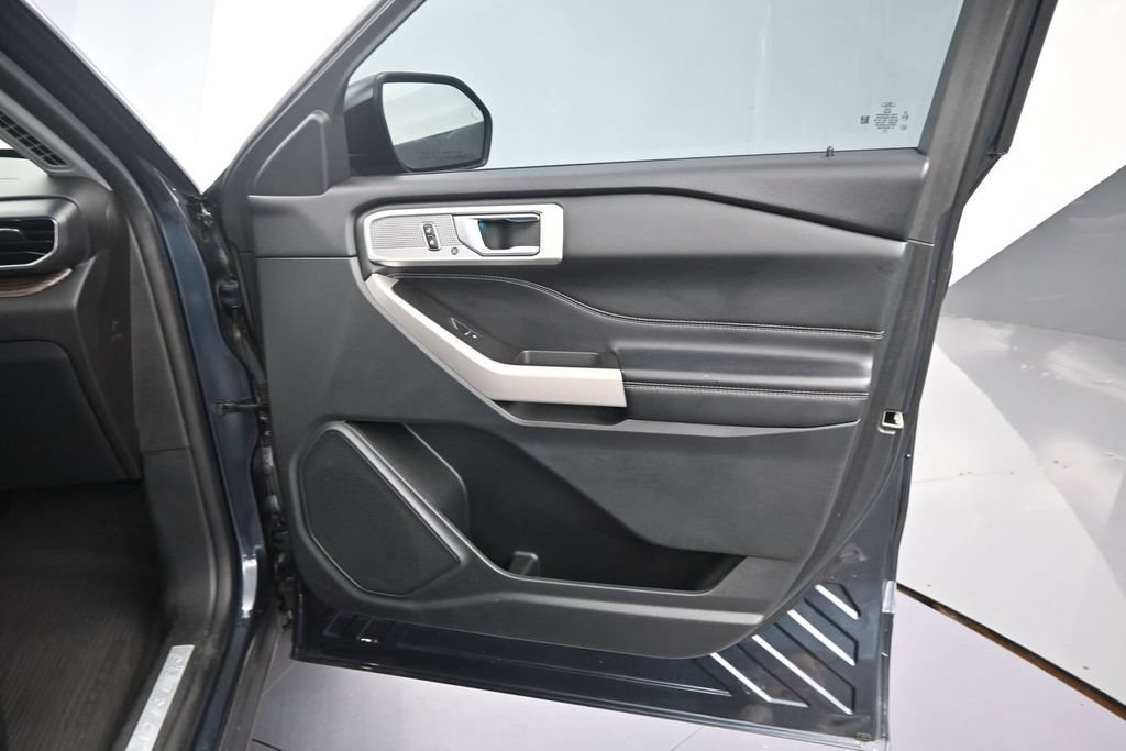 Used 2023 Ford Explorer Limited w/ Equipment Group 301A RWD image 23