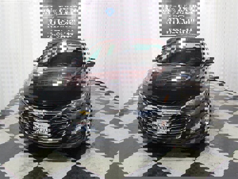 Used 2023 Chevrolet Malibu LT image 2