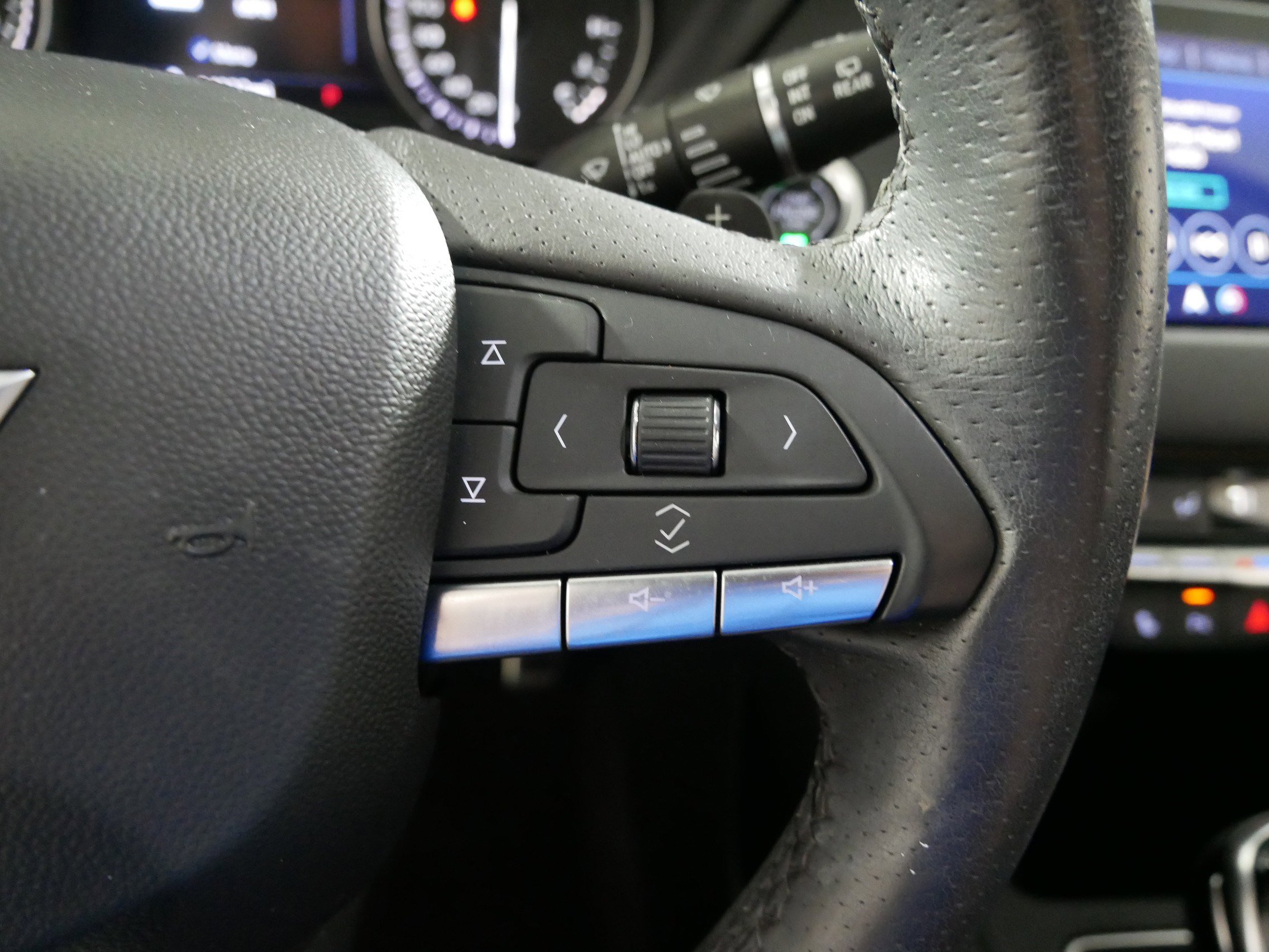 Used 2022 Cadillac XT4 Sport w/ Sun And Sound Package image 28