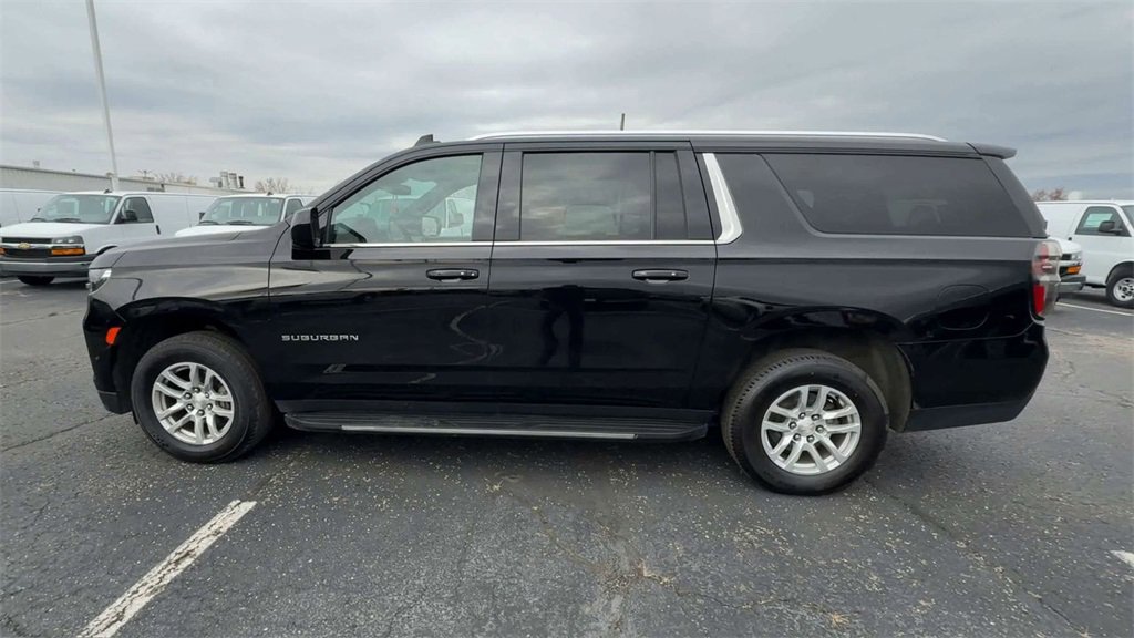 Used 2023 Chevrolet Suburban LT image 5