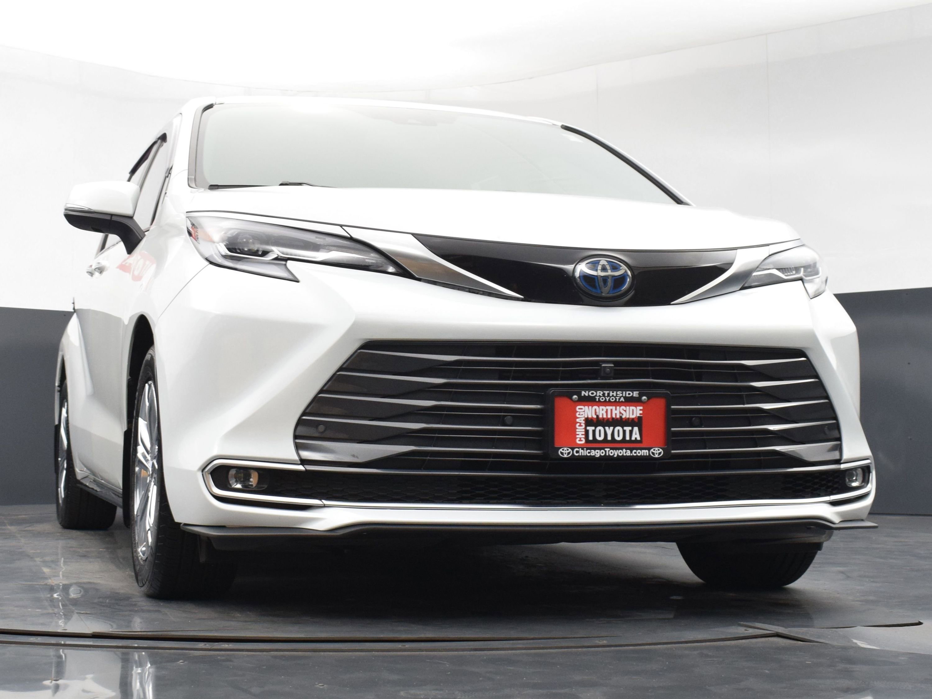 Used 2022 Toyota Sienna Platinum AWD/4WD image 40
