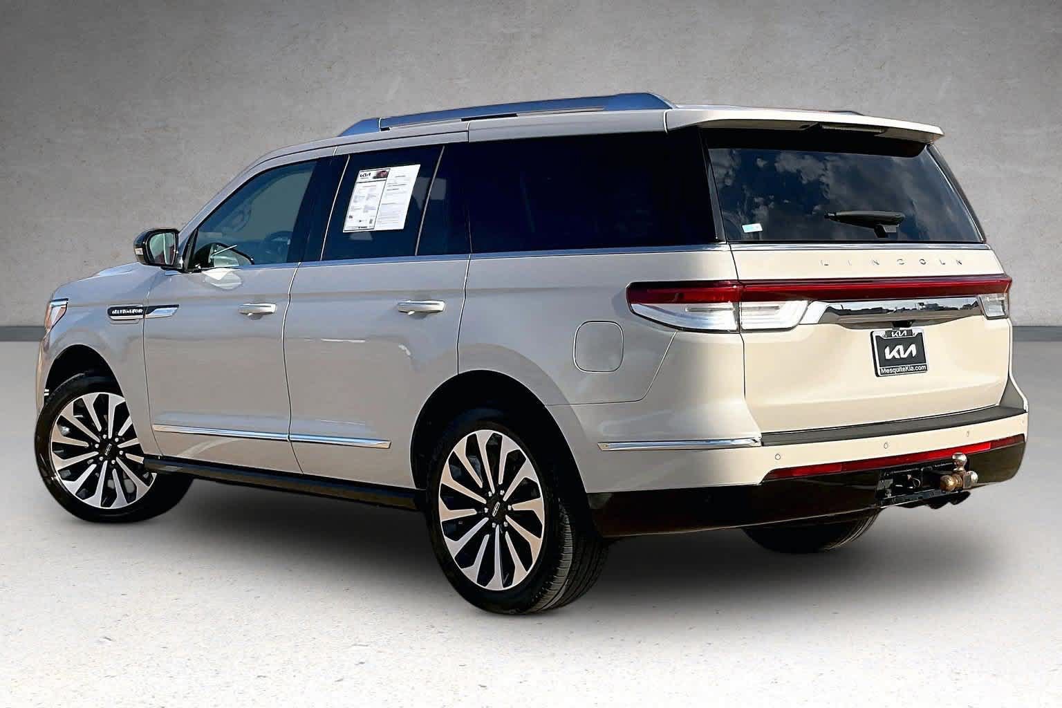 Used 2022 Lincoln Navigator Reserve AWD/4WD image 4