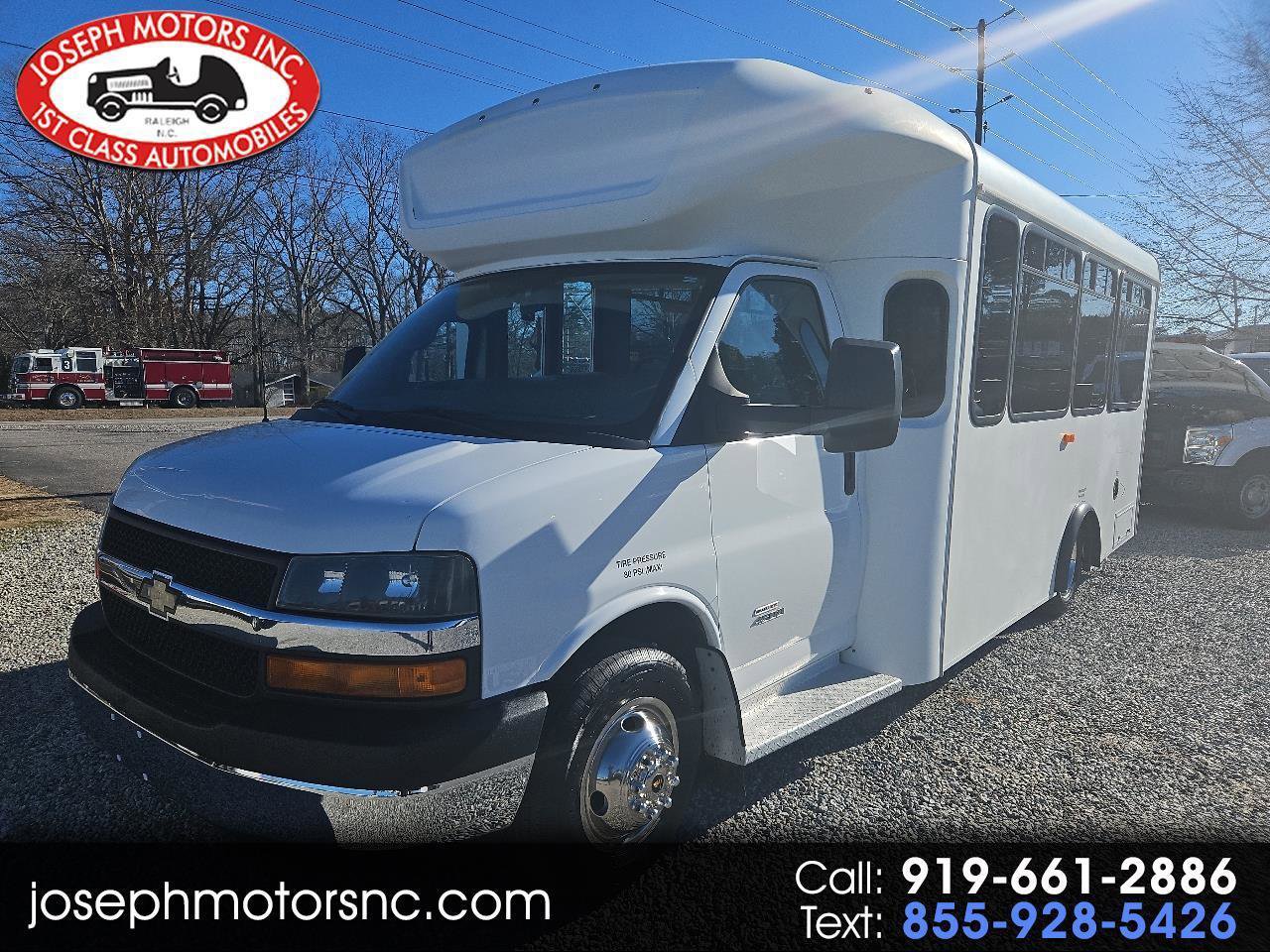Used 2015 Chevrolet Express 4500 w/ Shuttle Bus Package RWD image 1