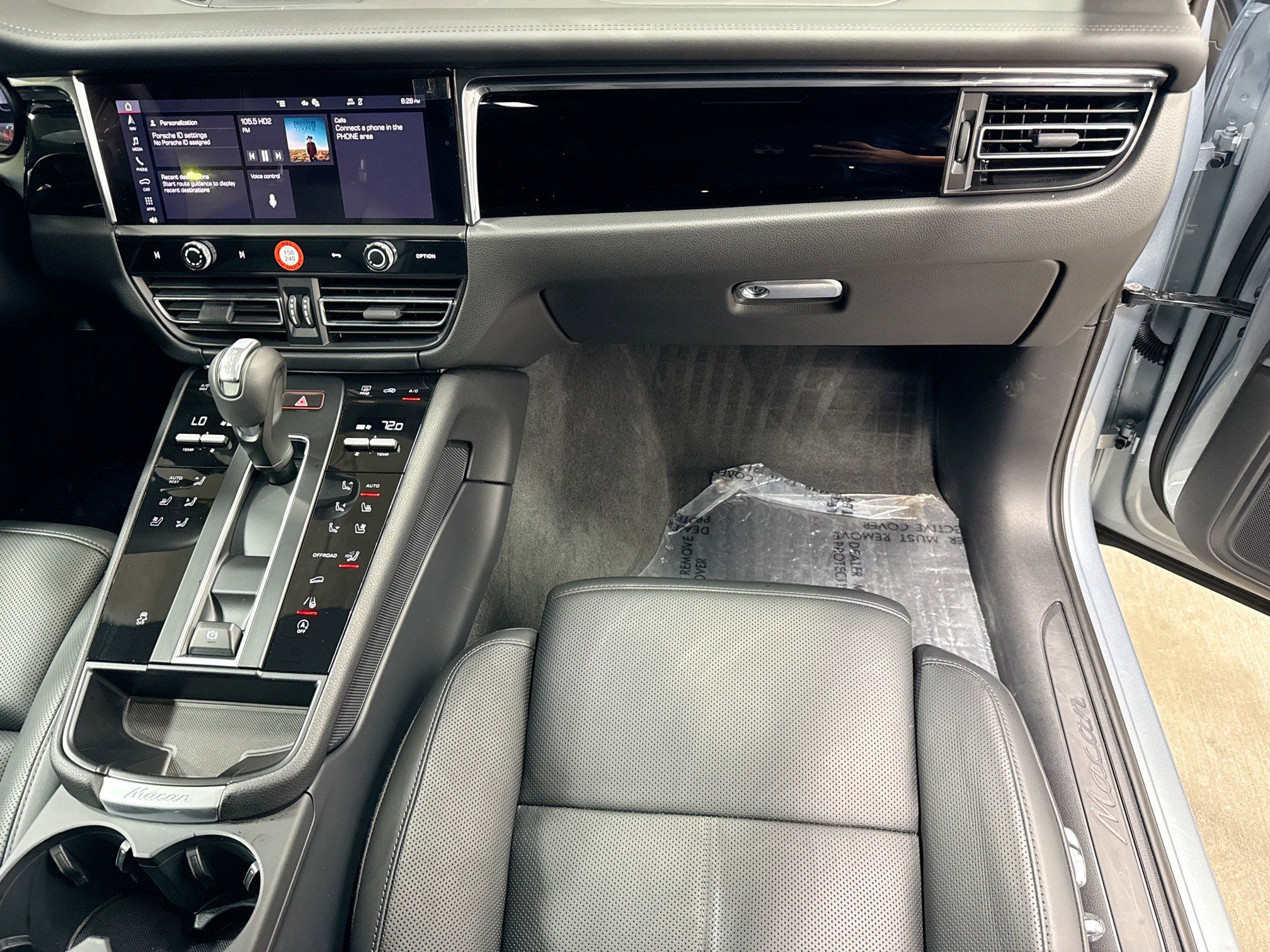 Certified 2026 Porsche Macan AWD/4WD image 18