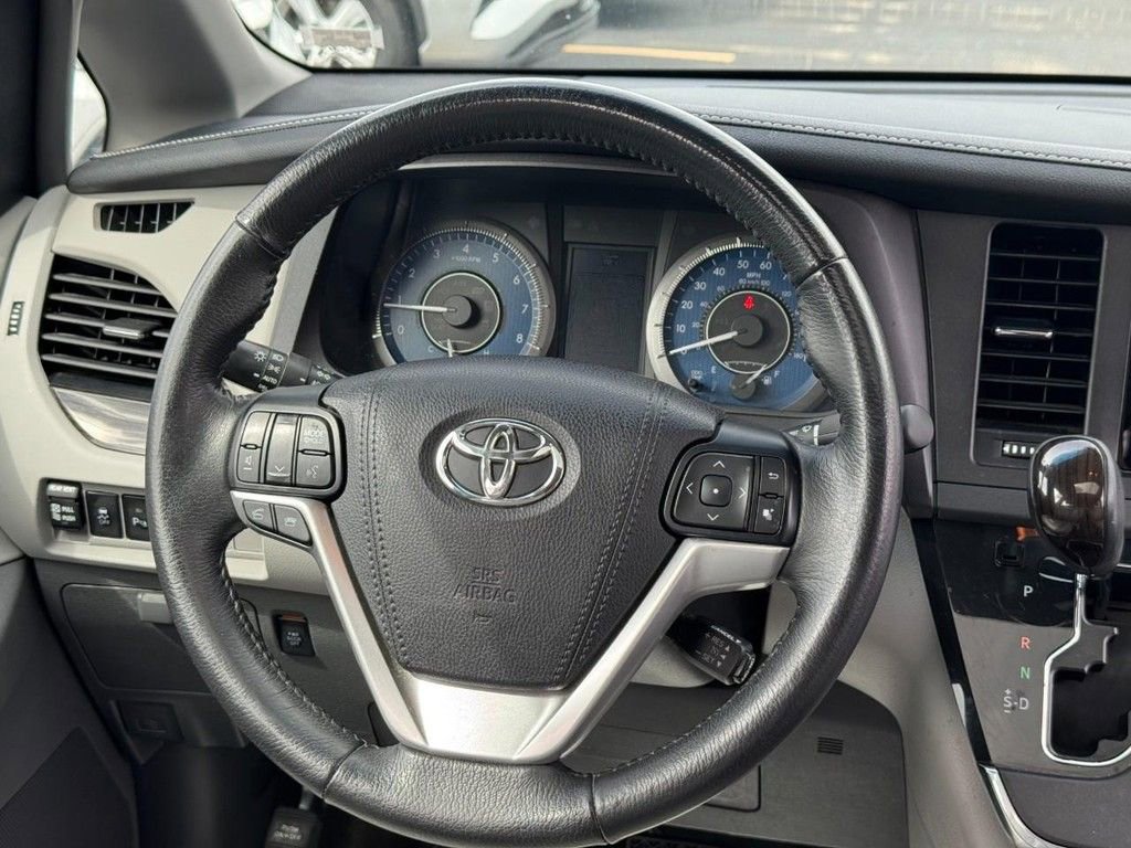 Used 2017 Toyota Sienna XLE Premium w/ Protection Package FWD image 14