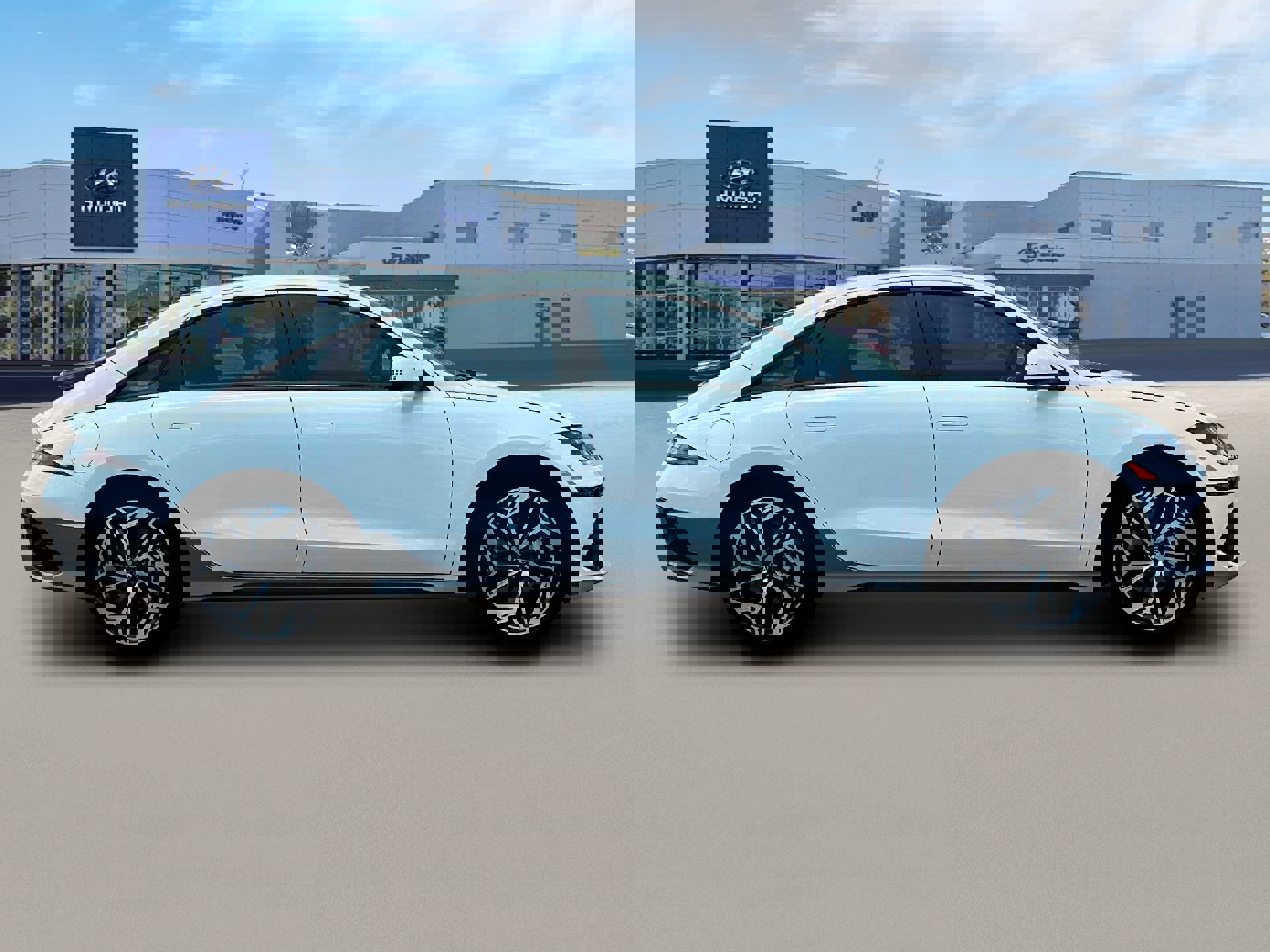 New 2024 Hyundai Ioniq 6 SEL image 9