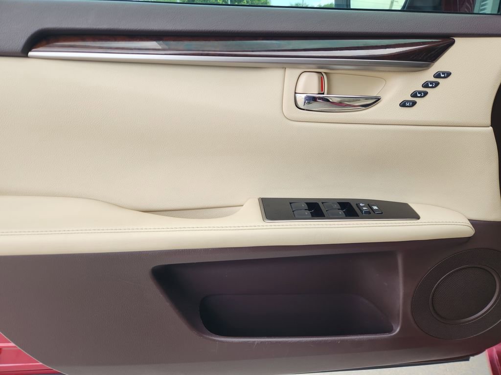 Used 2016 Lexus ES 350 w/ Luxury Package w/Wood Trim FWD image 24