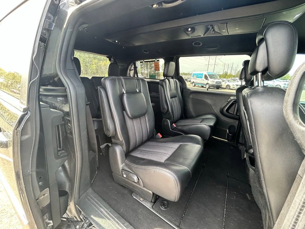 Used 2013 Chrysler Town & Country S FWD image 15