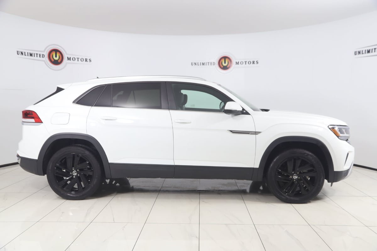 Used 2023 Volkswagen Atlas Cross Sport SE w/ Black Wheel Package AWD/4WD image 2