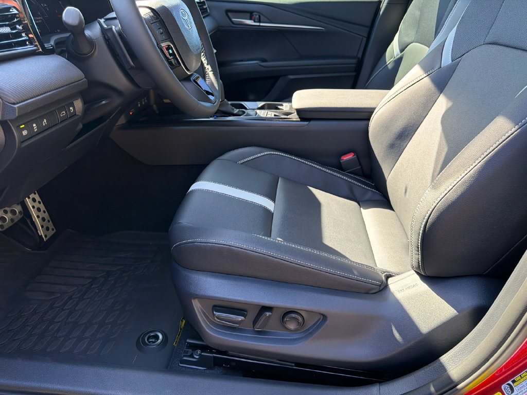 New 2026 Toyota Camry SE FWD image 11