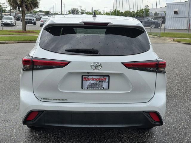 Used 2023 Toyota Highlander L FWD image 3