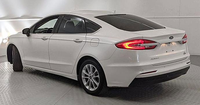 Used 2020 Ford Fusion SE image 4