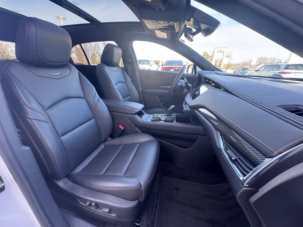 Used 2022 Cadillac XT4 Sport w/ Technology Package image 13