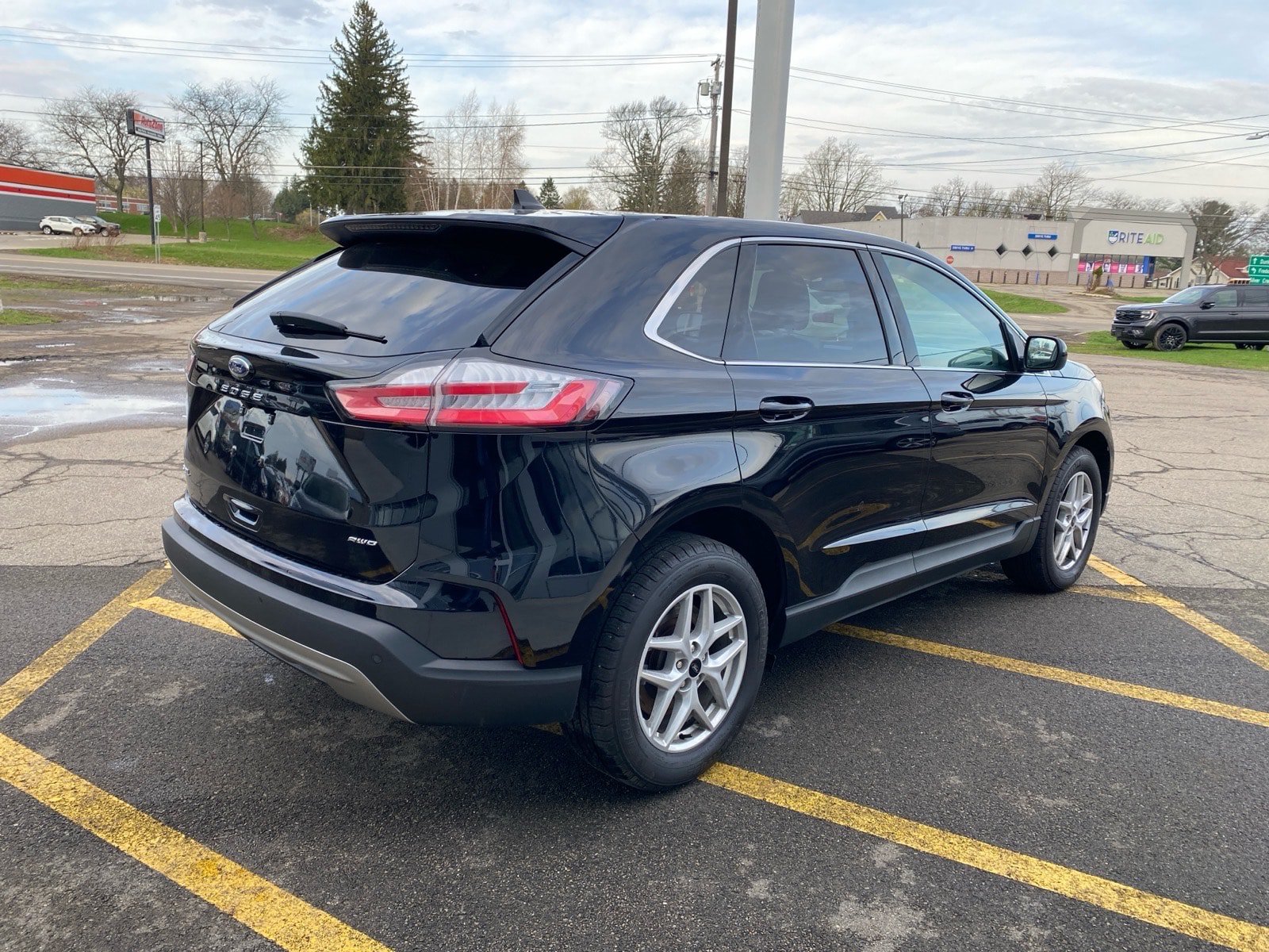 Used 2024 Ford Edge SEL w/ Convenience Package AWD/4WD image 6