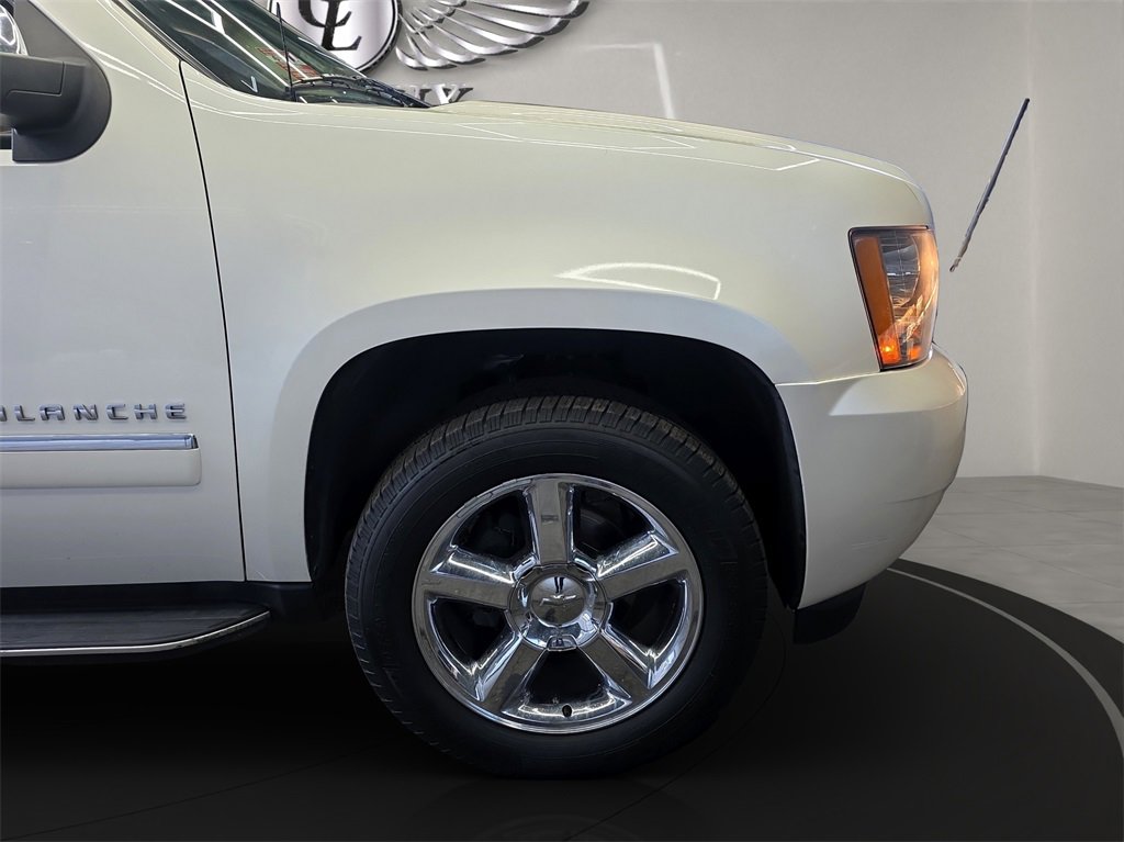 Used 2012 Chevrolet Avalanche LTZ image 19