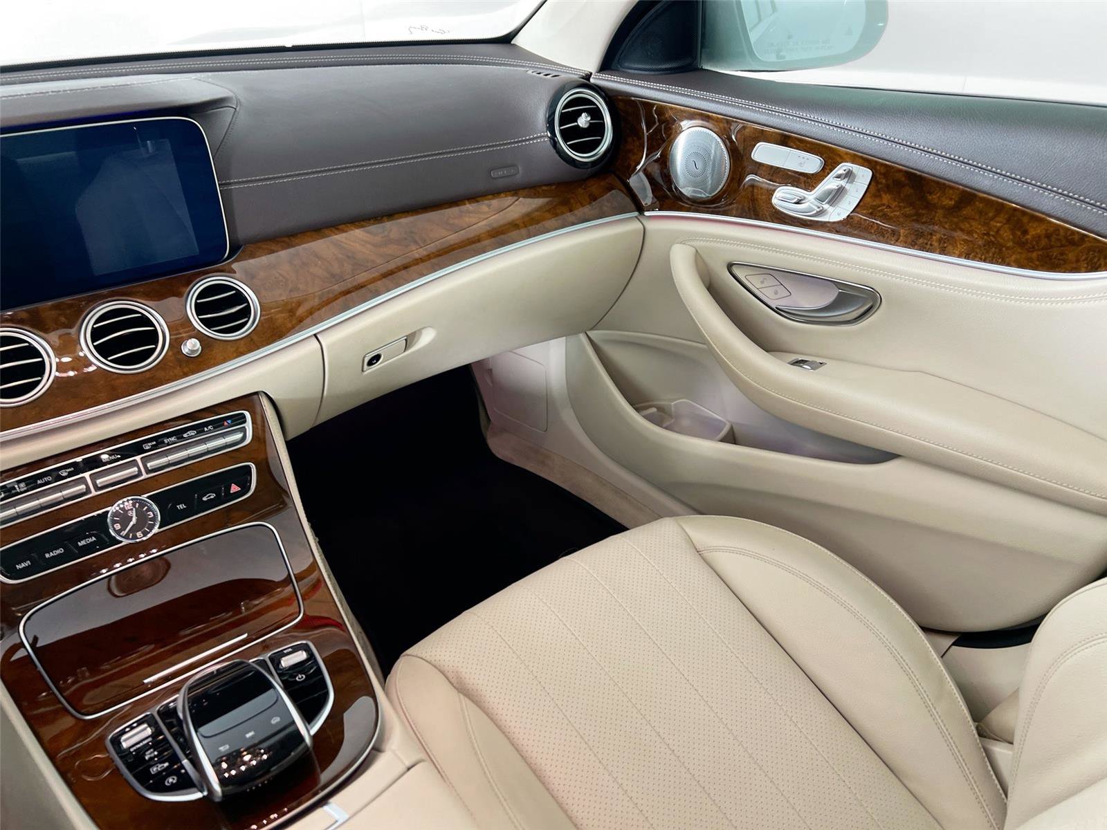 Certified 2019 Mercedes-Benz E 300 4MATIC image 24
