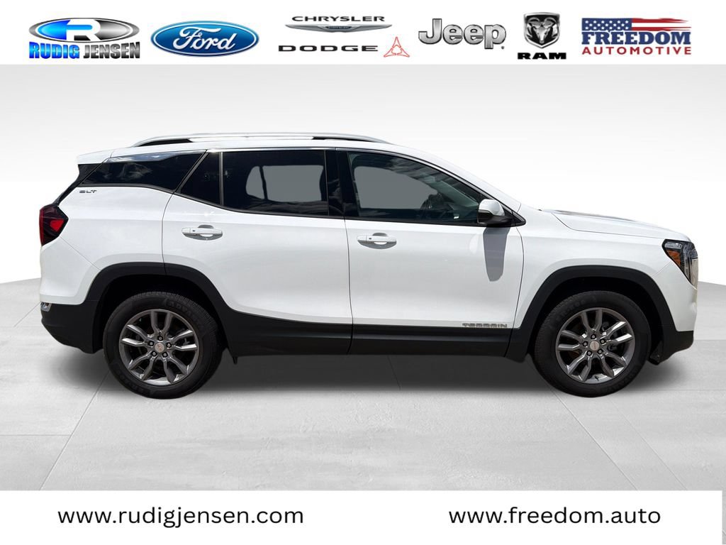 Used 2024 GMC Terrain SLT AWD/4WD image 6