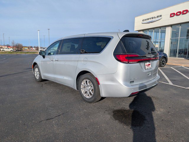 New 2026 Chrysler Pacifica Select image 9