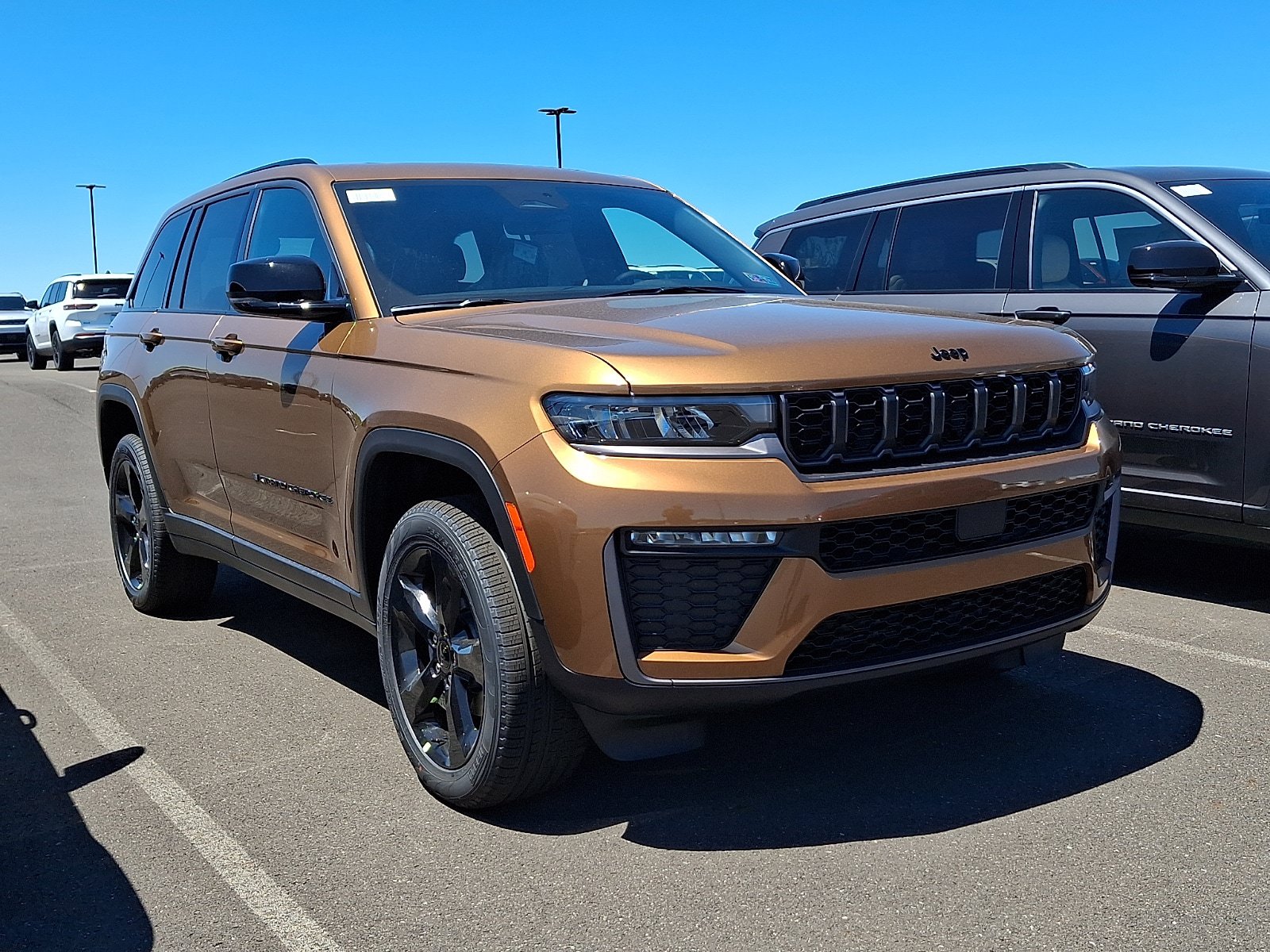 New 2026 Jeep Grand Cherokee Limited w/ Limited Altitude Package AWD/4WD image 1