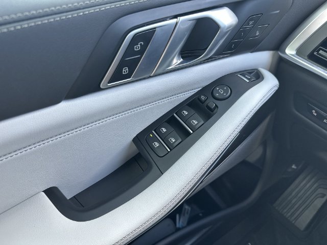 Used 2025 BMW X5 sDrive40i w/ M Sport Package RWD image 14