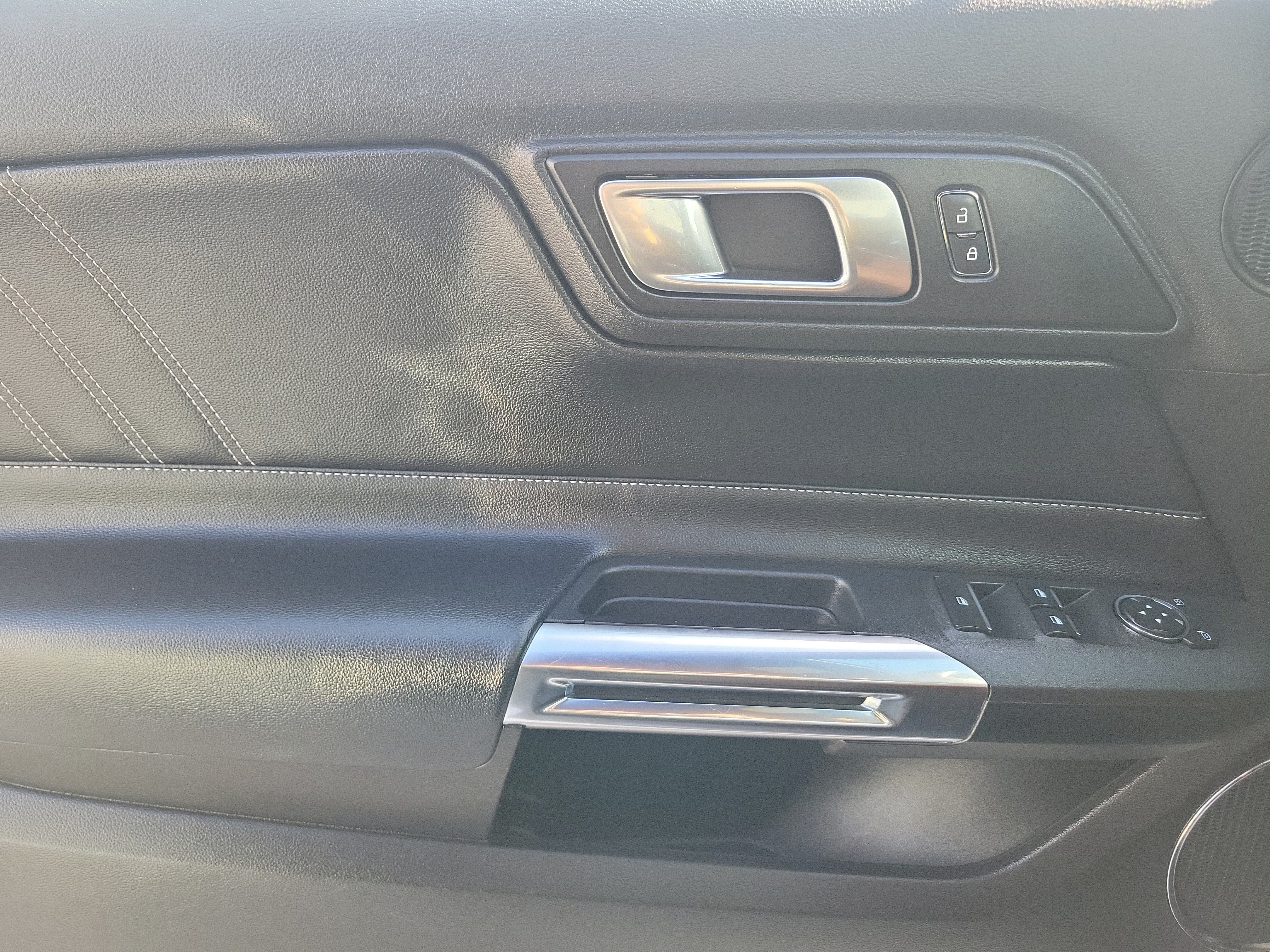 Used 2022 Ford Mustang Premium RWD image 23