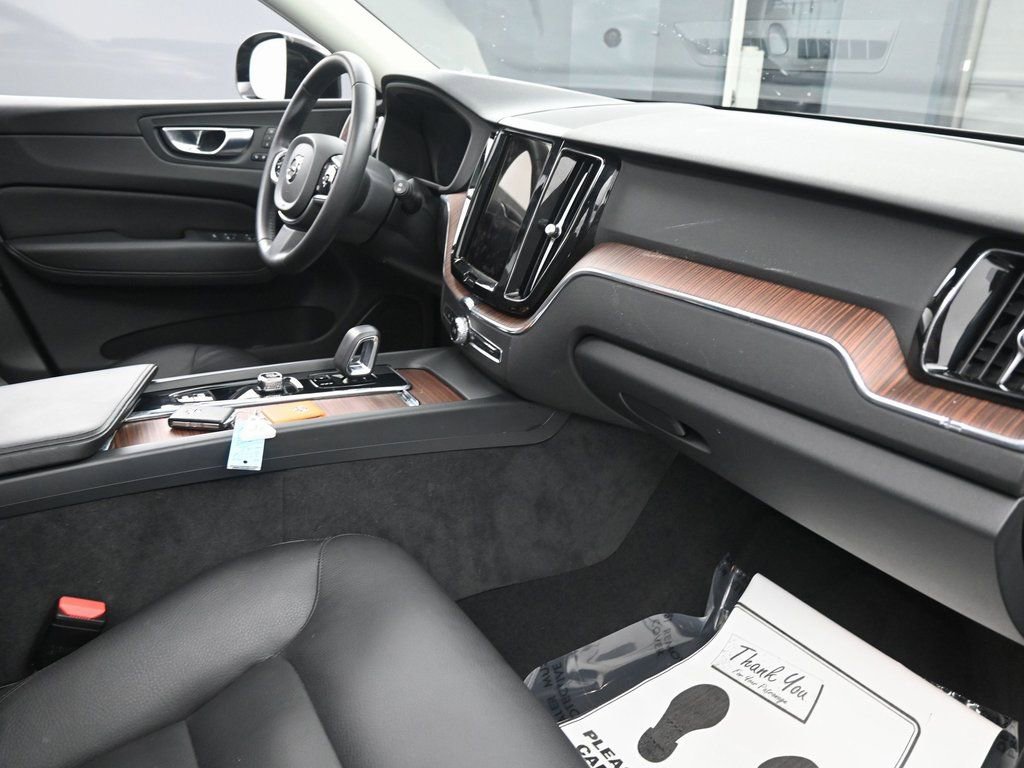 Used 2023 Volvo XC60 B5 Plus image 37
