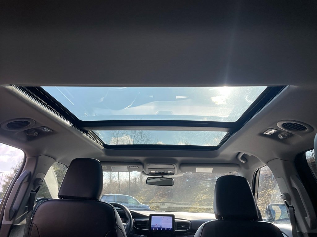 Used 2022 Ford Explorer Limited w/ Equipment Group 301A image 26