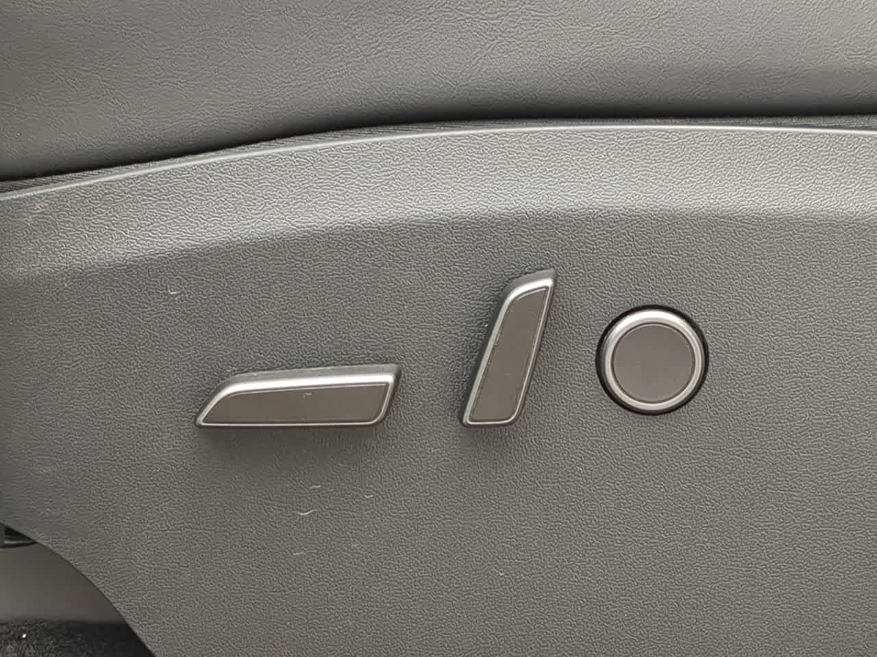 Used 2024 Tesla Model Y Performance AWD/4WD image 16
