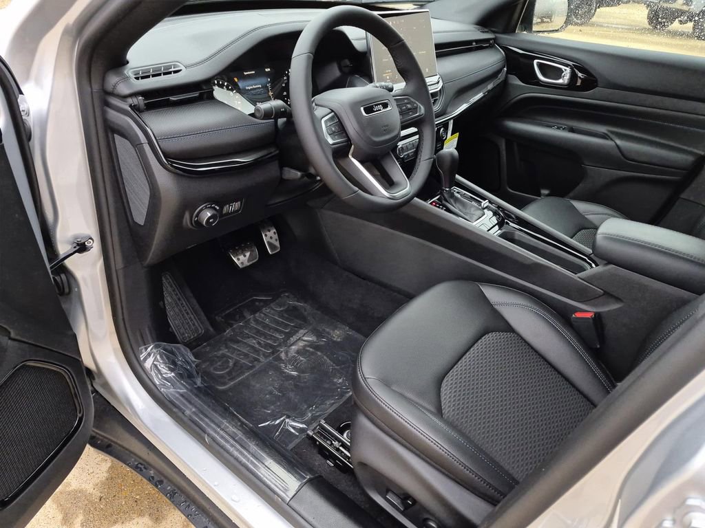 New 2026 Jeep Compass Latitude image 11