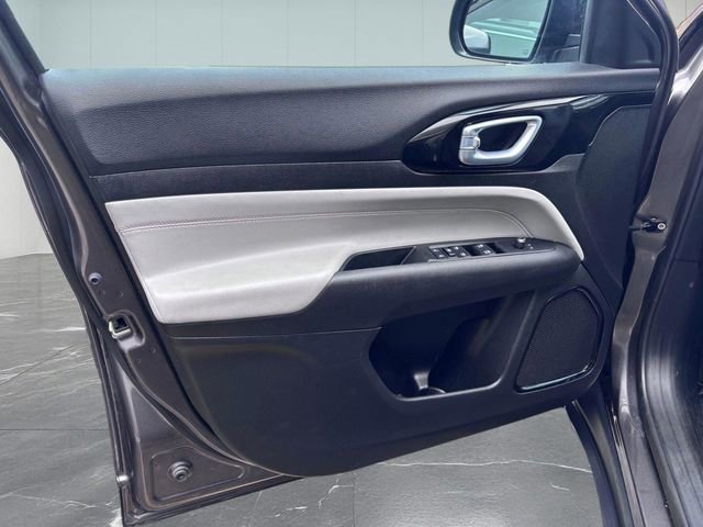 Used 2022 Jeep Compass Limited image 12