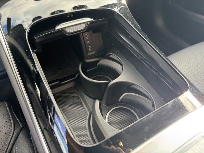 Used 2025 Mercedes-Benz GLC 350e 4MATIC image 33