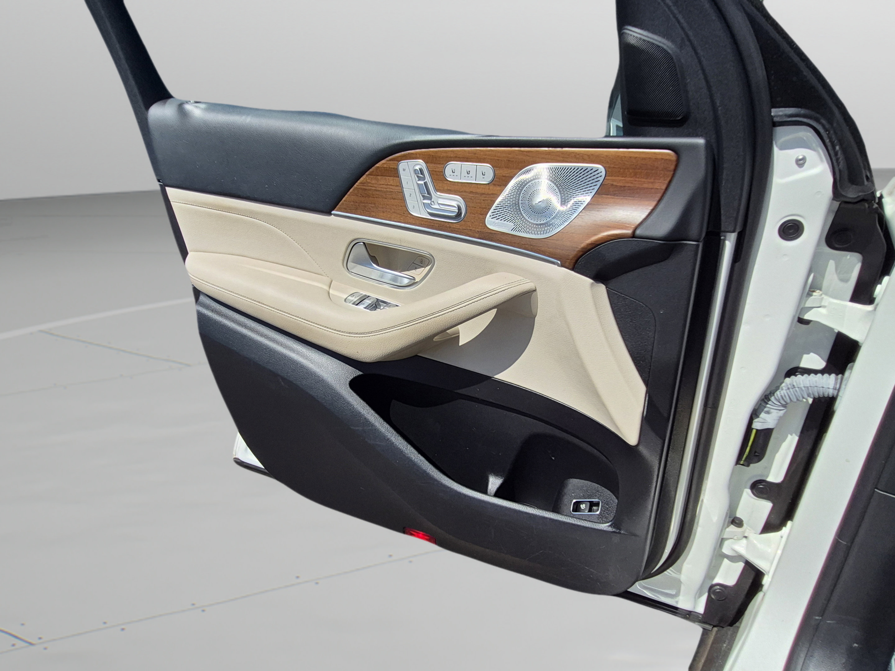 Used 2023 Mercedes-Benz GLS 450 4MATIC w/ AMG Line Exterior image 27