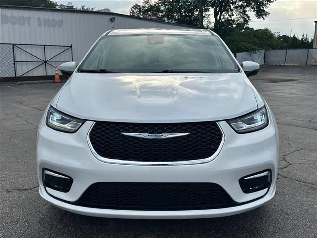 Used 2023 Chrysler Pacifica Touring-L AWD/4WD image 4