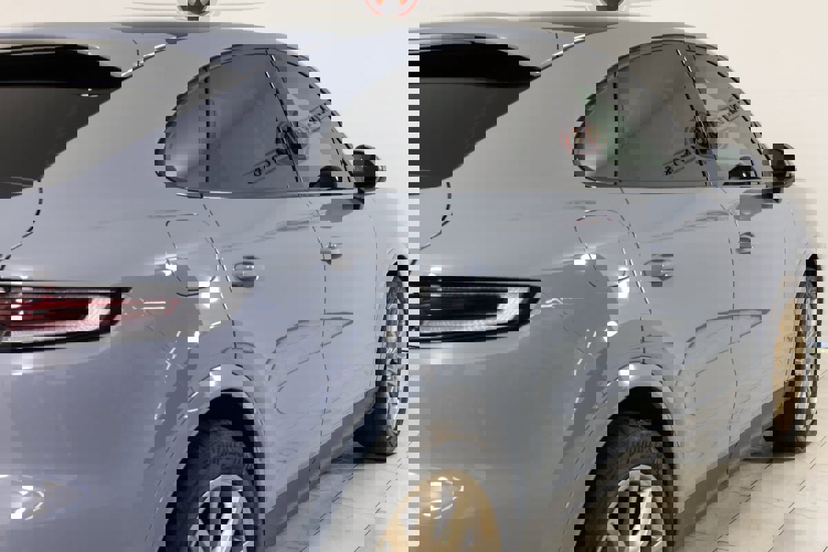 Used 2024 Porsche Cayenne Coupe image 41