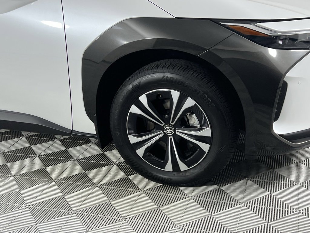 Used 2024 Toyota bZ4X XLE w/ Weather Package image 12