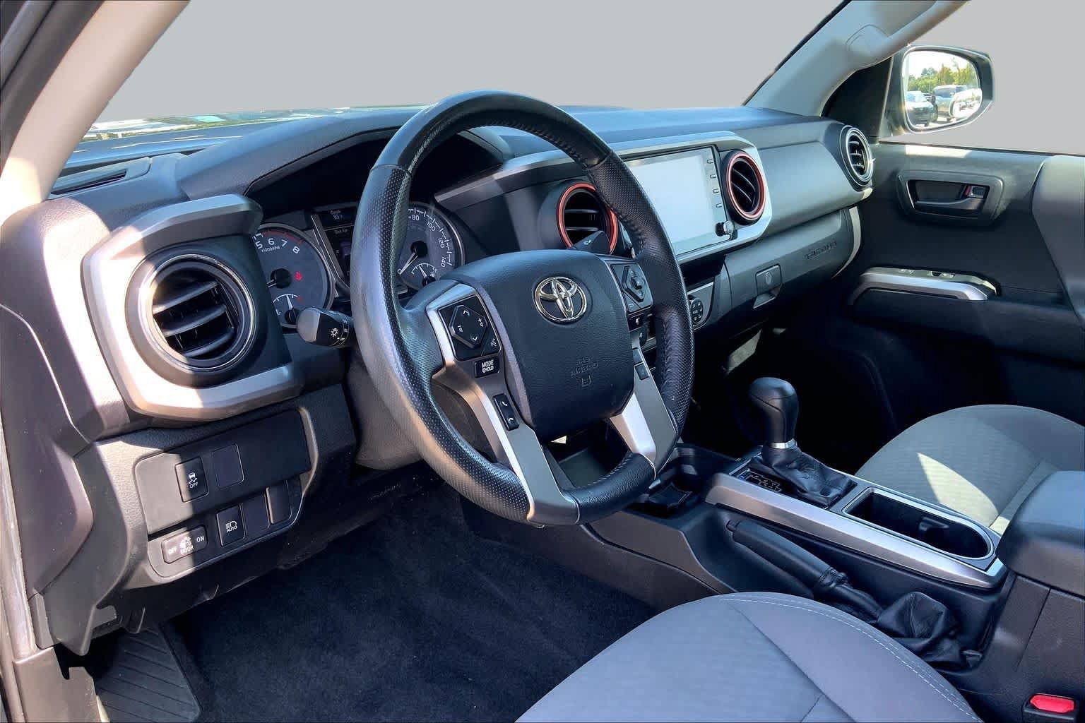 Used 2021 Toyota Tacoma SR5 w/ SR5 Appearance Package (SM) RWD image 17