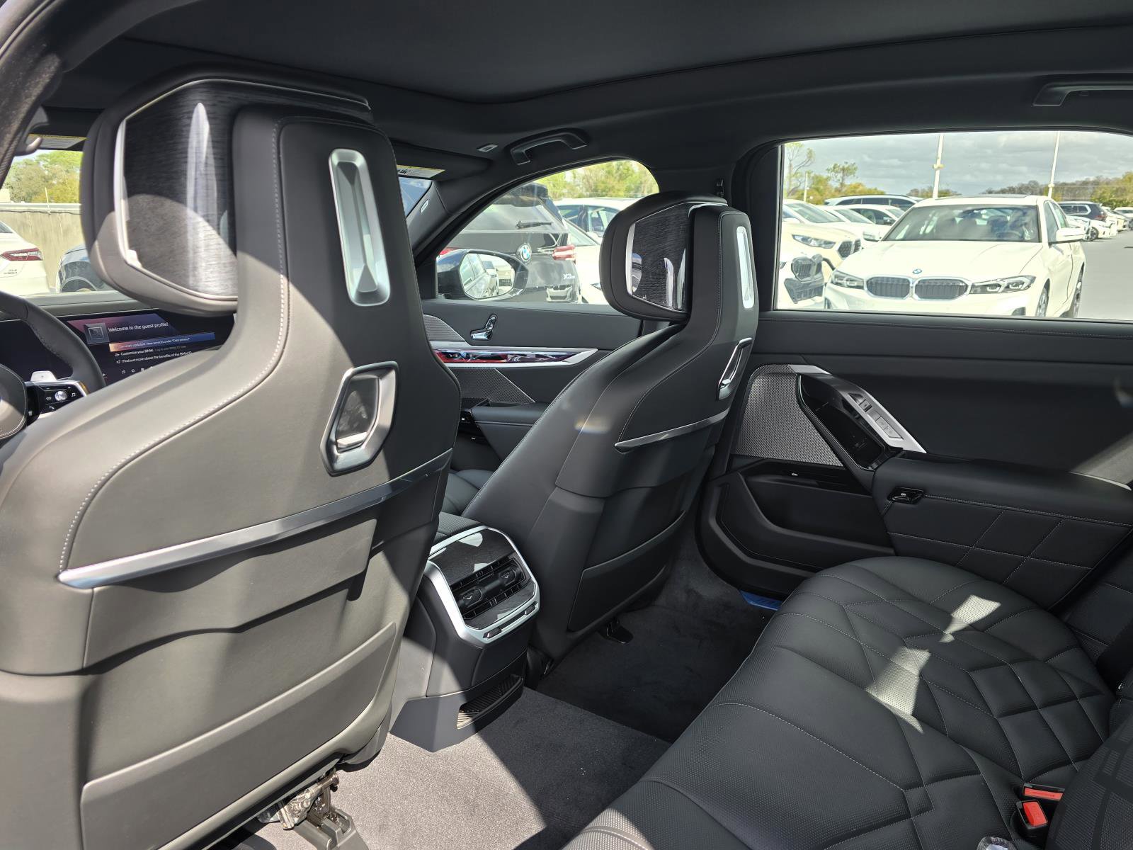 New 2026 BMW 750e xDrive image 14