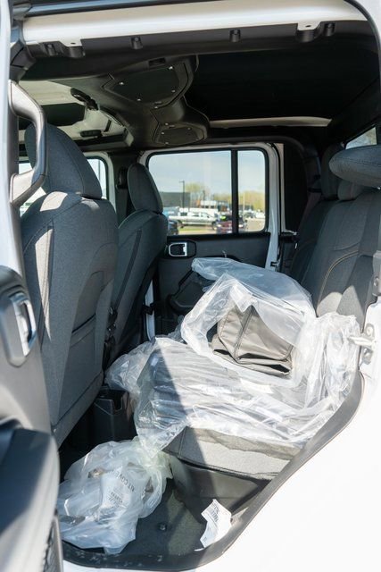 New 2026 Jeep Gladiator Sport AWD/4WD image 10