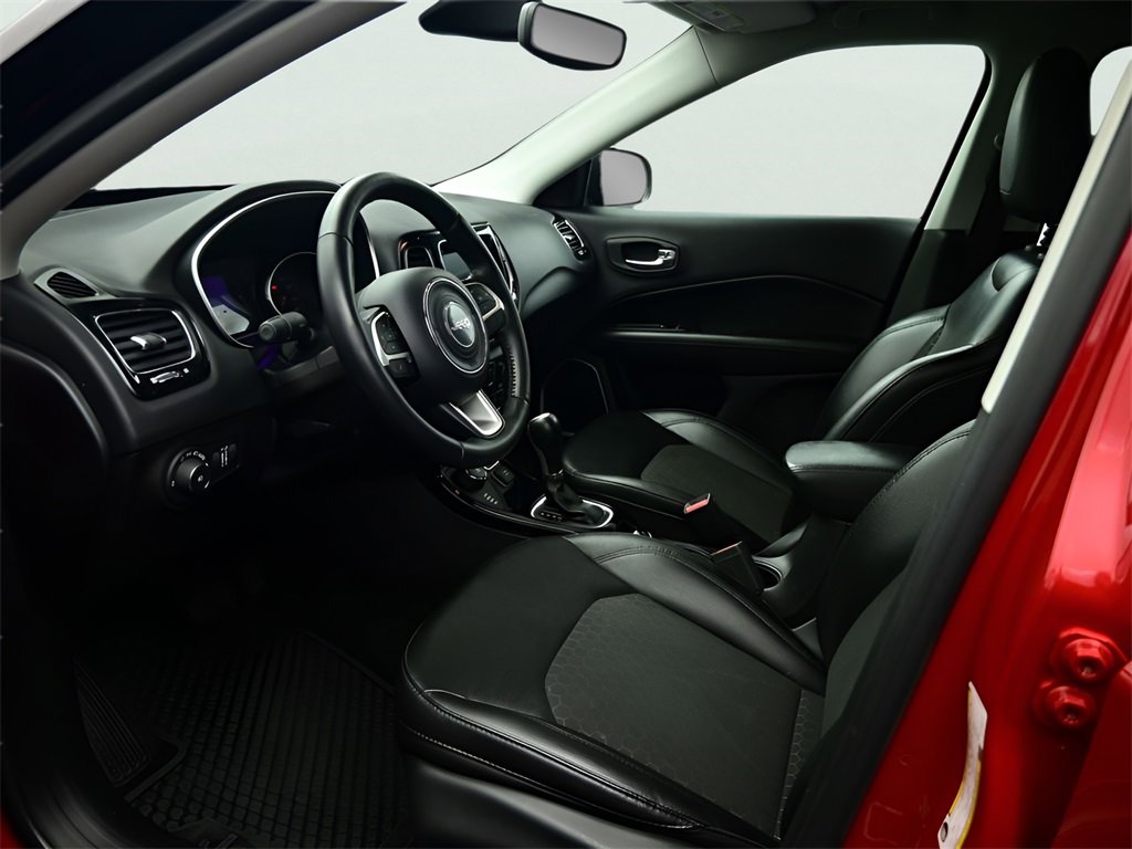 Used 2020 Jeep Compass Latitude image 2